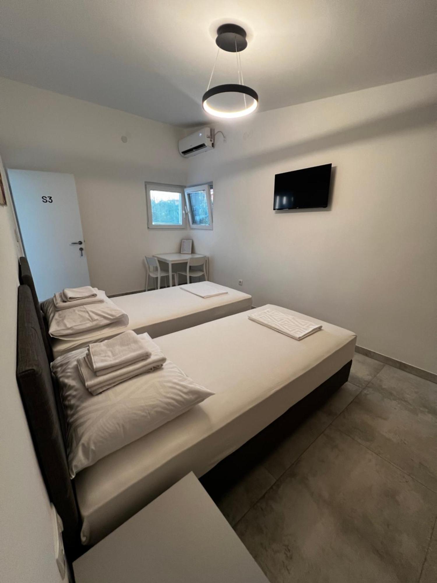 Apartmani Lovren Novaglia Esterno foto